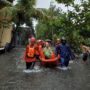 bpbd makassar mengevakuasi warga terdampak banjir 169