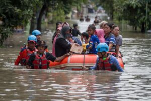 1676637275920 antarafoto banjir di kota solo 170223 yud 12