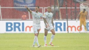 tyronne del pino jadi eksekutor free kick mematikan persib 1738221492