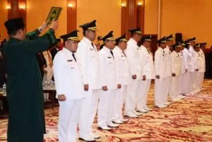 tujuh pasang kepala daerah terpilih mengucapkan sumpah jabatan saat 160217134721 211