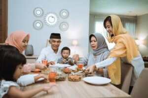 muslim,asian,family,and,grandparents,having,break,fasting,on,ramadan.