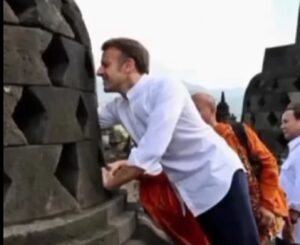 macron borobudur