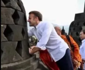 macron borobudur