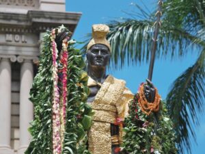 kamehameha statue draped in floral standard