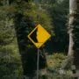 free photo of tanda peringatan longsor di hutan mojokerto