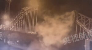 jembatan roboh china