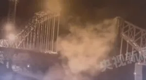 jembatan roboh china
