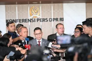pimpinan dpr