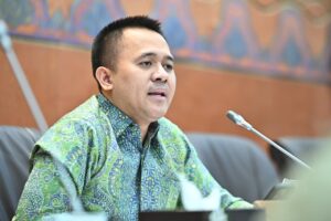 anggota komisi vi dpr ri mufti aimah nurul anam saat rapat dengar pendapat dengan pt garuda indonesi20250922154505