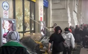 demo rusuh italia