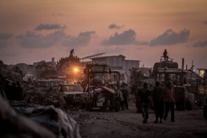 palestinians flee israeli attacks continue to migrate from north to south