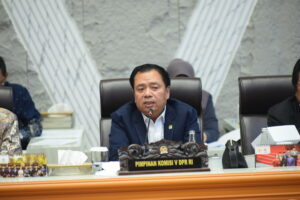 ketua komisi v dpr ri lasarus saat memimpin rapat kerja komisi v dpr ri dengan menteri desa pdt da20250917102923