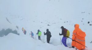 everest badai