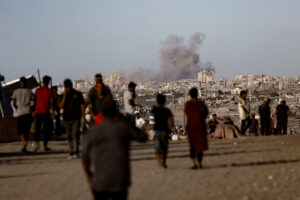 palestinians flee northern gaza amid heavy israeli bombardment