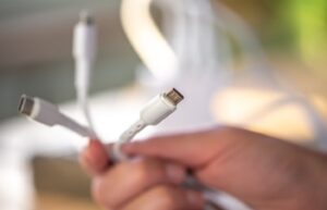 kabel pengisi daya