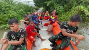 banjir padang puspen tni