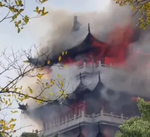 kuil terbakar