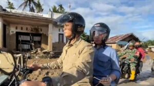 gibran naik motor trail