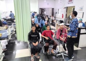 ratusan santri di cimanggung kab. sumedang keracunan makananratusan santri di cimanggung kab. sumedang keracunan makanan 750x536