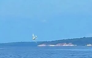 pesawat jatuh sungai jam press