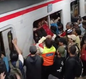 tabrakan kereta bekasi