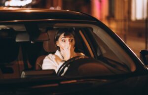 wanita di mobil ilustrasi