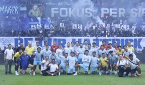 large persib bobotoh nando 5d5c6680ef