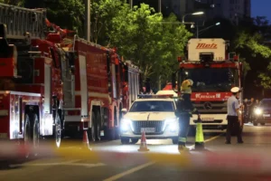petugas emergenci china reuters