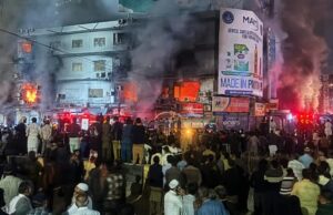 kebakaran karachi ap