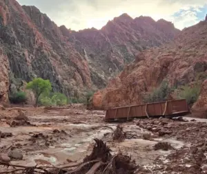 grand canyon banjir bandang