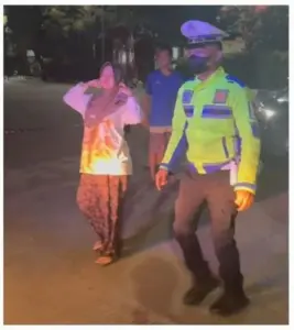 ibu hamil sembilan bulan di lubuklinggau ngidam naik mobil patroli polisi 1788926540974 169