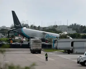pesawat kargo amazon jatuh di bandara internasional miami