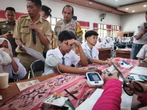 sebanyak 136 siswa dan satu guru di sman 1 260908161933 754