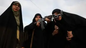 wanita iran menembak reuters
